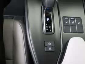 Lexus UX (2026) thumbnail 27