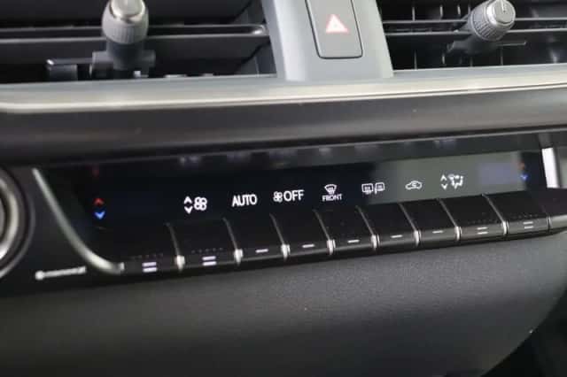 Lexus UX (2026) thumbnail 30