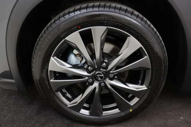 Lexus UX (2026) thumbnail 6
