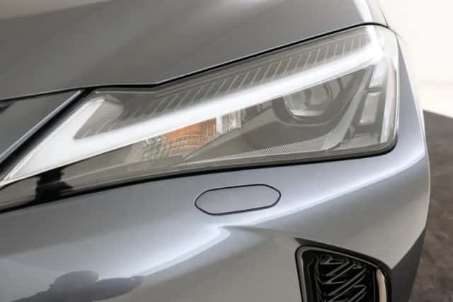 Lexus UX (2026) thumbnail 9