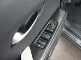 Lexus UX (2026) thumbnail 10