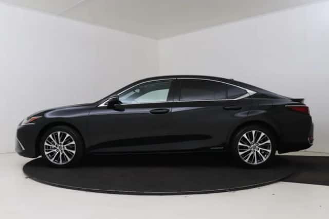 Lexus ES (2021) thumbnail 3