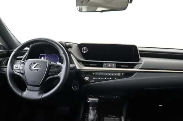 Lexus ES (2021) thumbnail 4