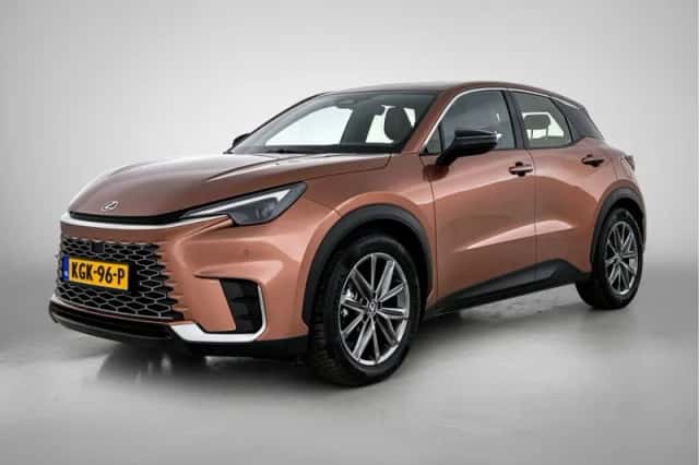Lexus LBX (2024) thumbnail 1