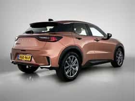 Lexus LBX (2024) thumbnail 2