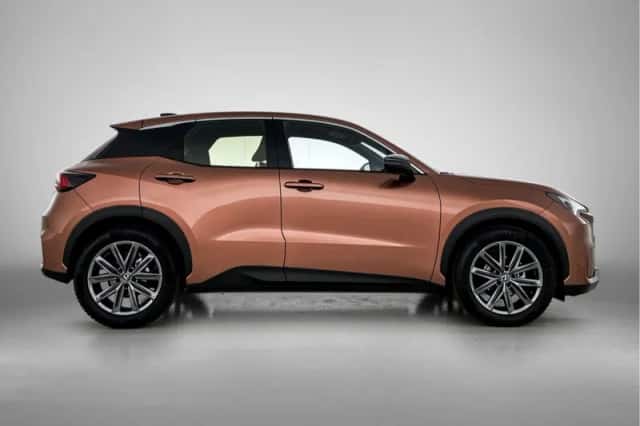 Lexus LBX (2024) thumbnail 11