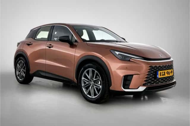 Lexus LBX (2024) thumbnail 12