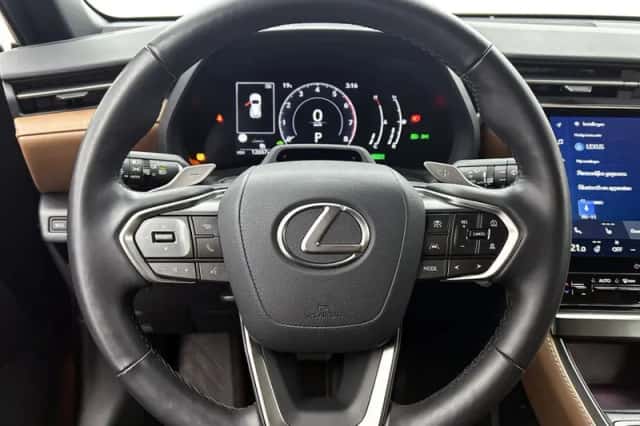 Lexus LBX (2024) thumbnail 17