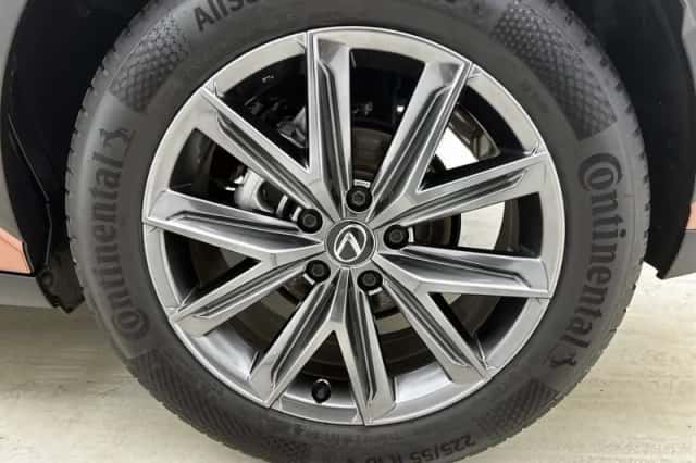 Lexus LBX (2024) thumbnail 22