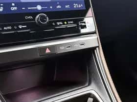 Lexus LBX (2024) thumbnail 23