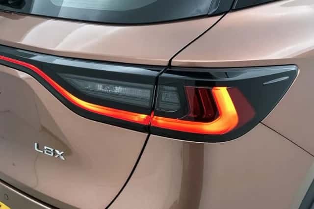 Lexus LBX (2024) thumbnail 31
