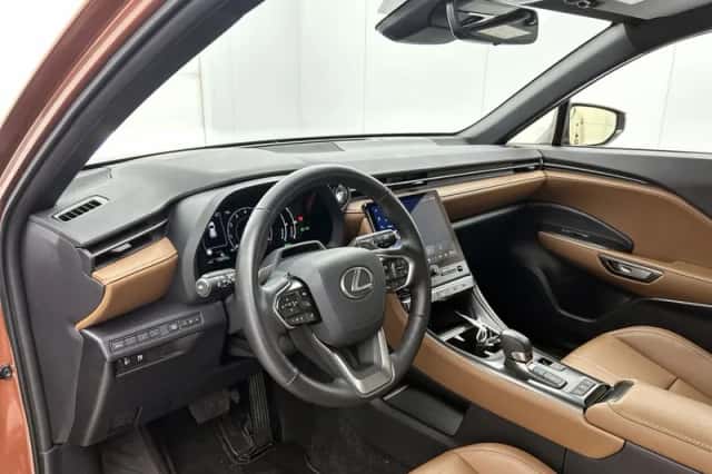 Lexus LBX (2024) thumbnail 35