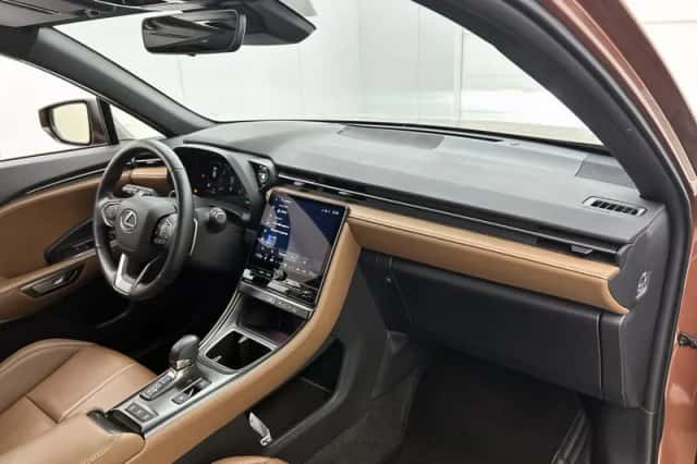 Lexus LBX (2024) thumbnail 6