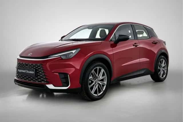 Lexus LBX (2024) thumbnail 1