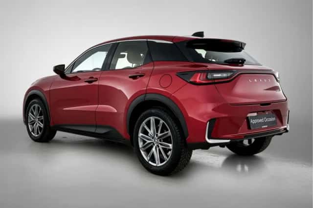 Lexus LBX (2024) thumbnail 13