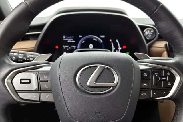 Lexus LBX (2024) thumbnail 17