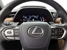 Lexus LBX (2024) thumbnail 17