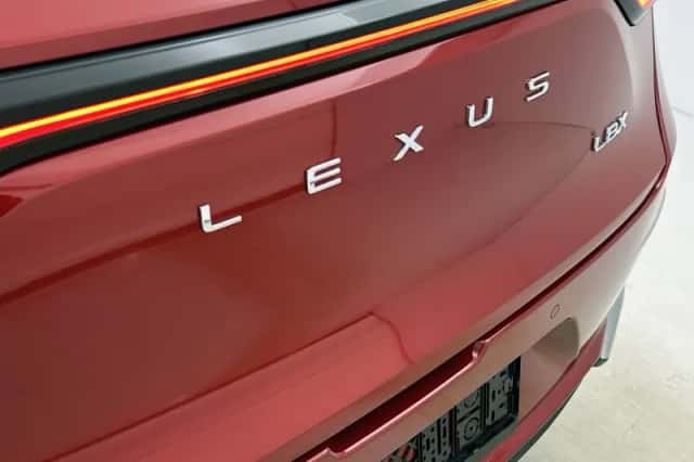 Lexus LBX (2024) thumbnail 19