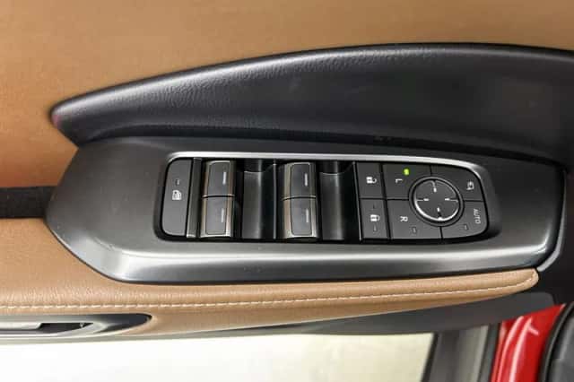 Lexus LBX (2024) thumbnail 22