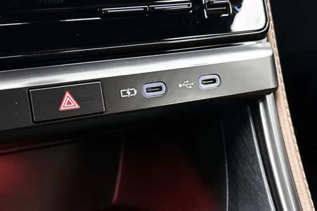 Lexus LBX (2024) thumbnail 24