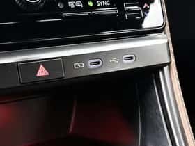 Lexus LBX (2024) thumbnail 24