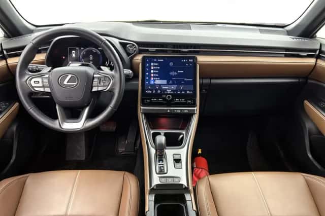 Lexus LBX (2024) thumbnail 4