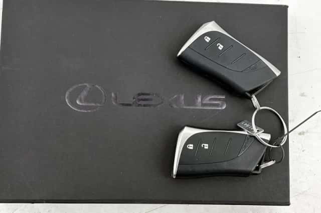 Lexus LBX (2024) thumbnail 32