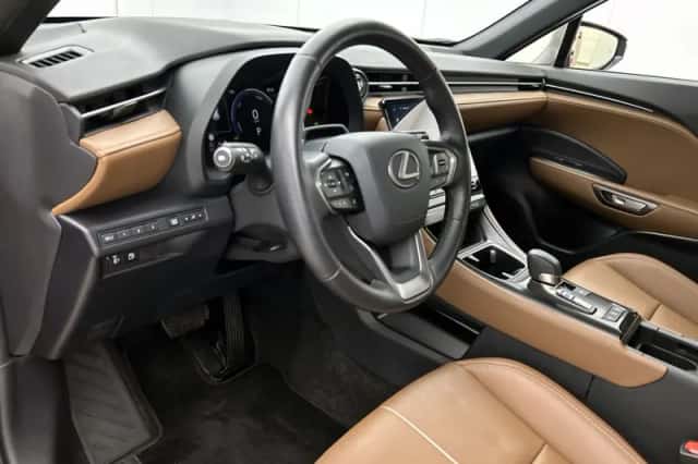 Lexus LBX (2024) thumbnail 35