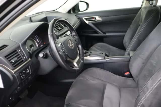 Lexus CT (2019) thumbnail 31