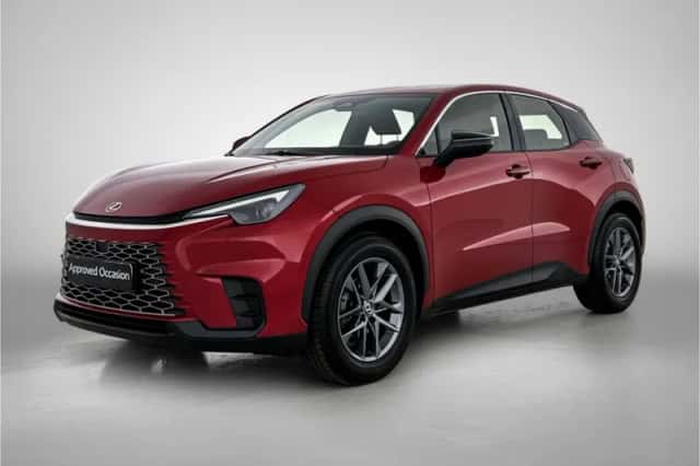 Lexus LBX (2024) thumbnail 1