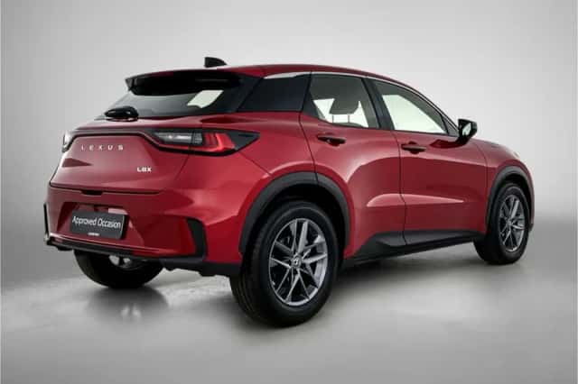 Lexus LBX (2024) thumbnail 2