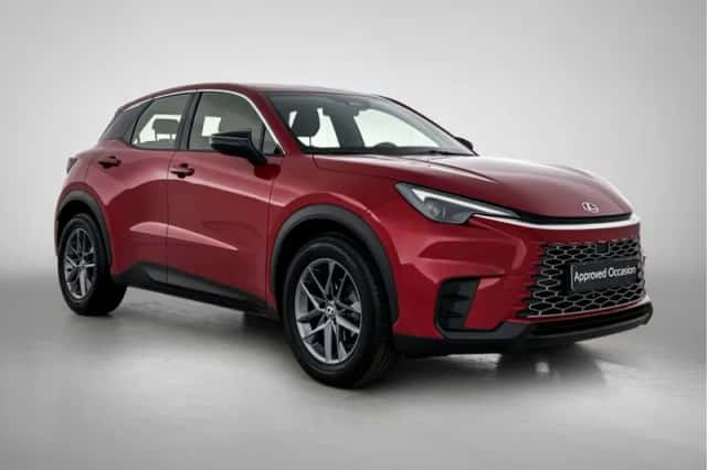 Lexus LBX (2024) thumbnail 12