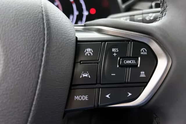 Lexus LBX (2024) thumbnail 14
