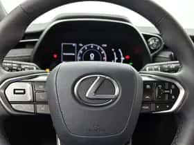 Lexus LBX (2024) thumbnail 17