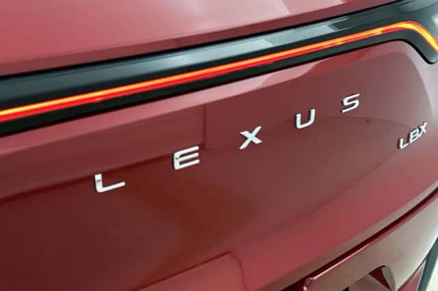 Lexus LBX (2024) thumbnail 18