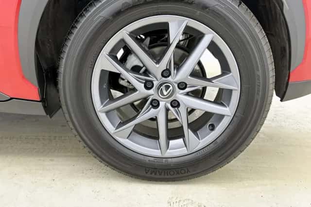 Lexus LBX (2024) thumbnail 22