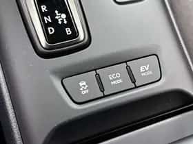 Lexus LBX (2024) thumbnail 24