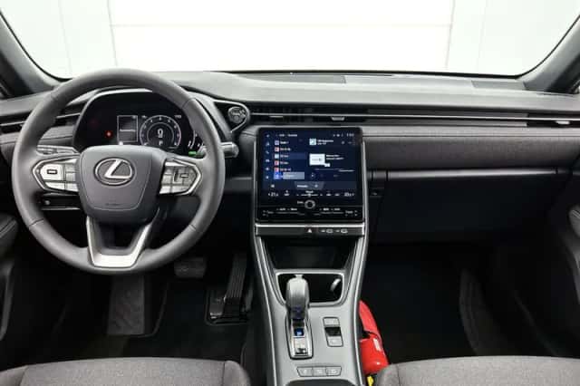 Lexus LBX (2024) thumbnail 4