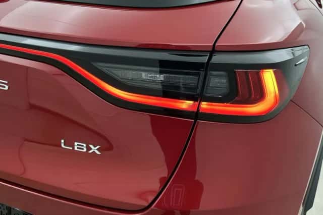 Lexus LBX (2024) thumbnail 32