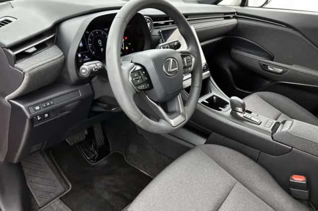 Lexus LBX (2024) thumbnail 33
