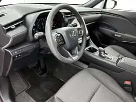 Lexus LBX (2024) thumbnail 33