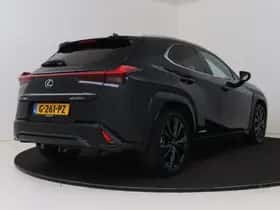 Lexus UX (2019) thumbnail 2