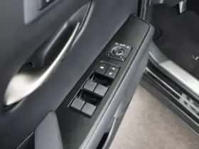Lexus UX (2019) thumbnail 13