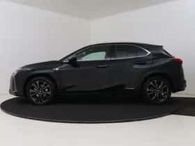 Lexus UX (2019) thumbnail 3