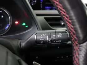 Lexus UX (2019) thumbnail 26