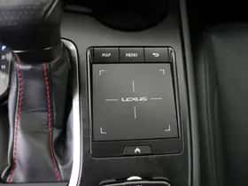 Lexus UX (2019) thumbnail 31