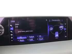 Lexus UX (2019) thumbnail 36