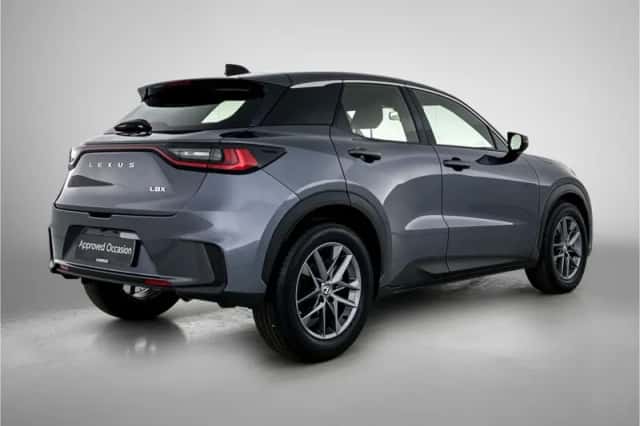 Lexus LBX (2024) thumbnail 2