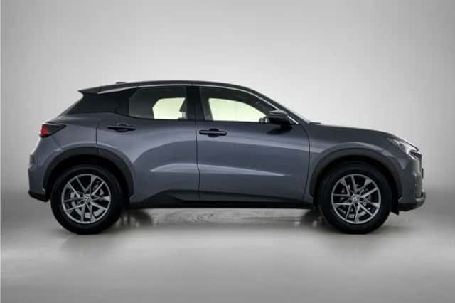 Lexus LBX (2024) thumbnail 11