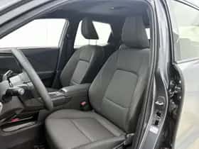 Lexus LBX (2024) thumbnail 15